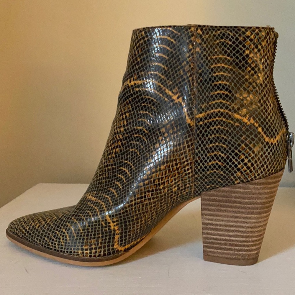 Cute snack skin ankle boots - lightly used